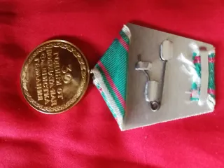 È la medaglia commemorativa “40 anni dalla vittori