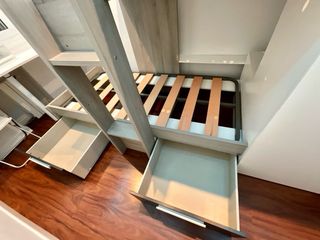 Litera tren con armario y 2 cajones. Buen estado