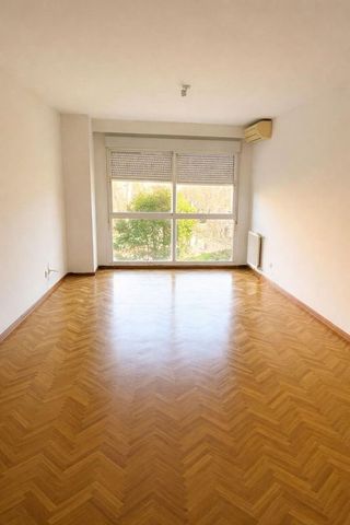 Piso en alquiler en Apóstol Santiago en Madrid