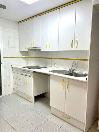 Piso en alquiler en Apóstol Santiago en Madrid