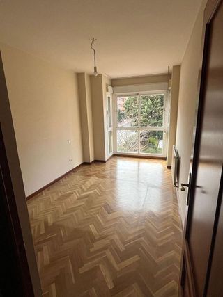 Piso en alquiler en Apóstol Santiago en Madrid