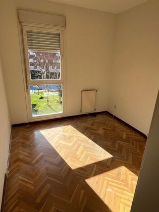 Piso en alquiler en Apóstol Santiago en Madrid
