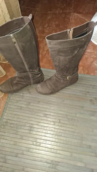 Stivaletti alti in pelle scamosciata da donna