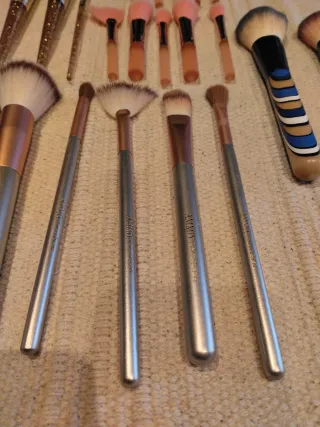 Set di 21 pennelli per trucco oro e rosa