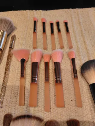 Set di 21 pennelli per trucco oro e rosa