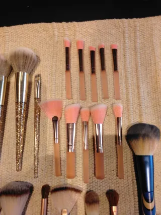 Set di 21 pennelli per trucco oro e rosa