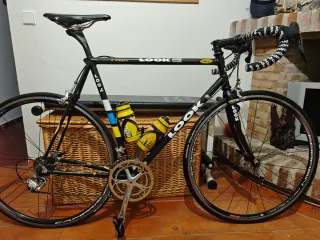 Bicicleta de carretera LOOK Negra