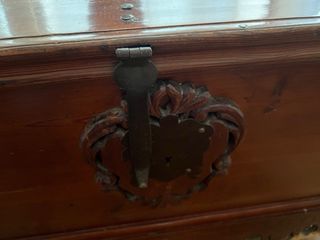 Baúl de madera antiguo