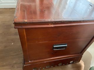 Baúl de madera antiguo