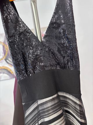 Vestido muy estiloso y femenino, ideal para fiesta