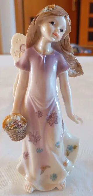 Fatina con cestino di fiori