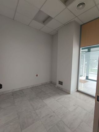 Local comercial en alquiler en Cuatro Caminos - Plaza de la Cubela en Coruña (A)