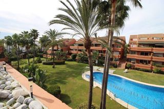 Ático en alquiler en Puerto Banús en Marbella