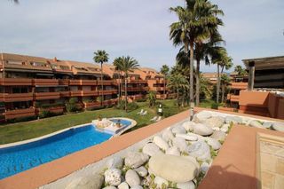 Ático en alquiler en Puerto Banús en Marbella