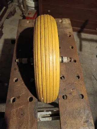 Ruota piena per carriola 3.50-8