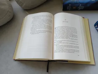 Las tinieblas y el alba / The Evening and the M...