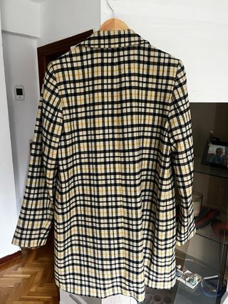 Abrigo cuadros amarillo y negro Zara