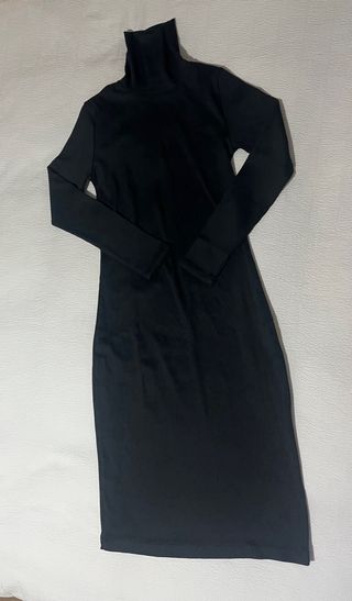 Vestido midi Zara cuello alto negro