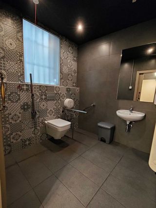 Local comercial en alquiler en Arapiles en Madrid