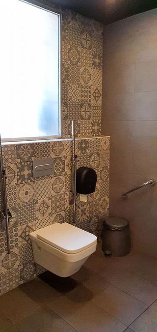 Local comercial en alquiler en Arapiles en Madrid