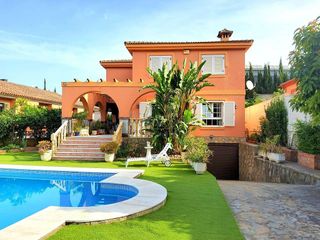 Chalet en venta en La Granja-La Colina-Los Pastores en Algeciras