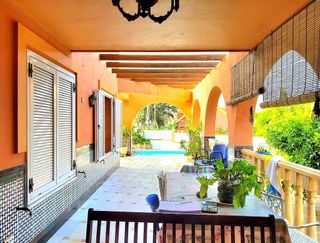 Chalet en venta en La Granja-La Colina-Los Pastores en Algeciras