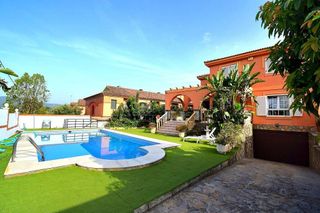 Chalet en venta en La Granja-La Colina-Los Pastores en Algeciras
