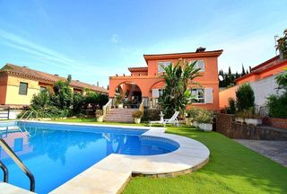 Chalet en venta en La Granja-La Colina-Los Pastores en Algeciras
