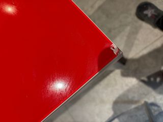 Mesa de cocina roja y gris