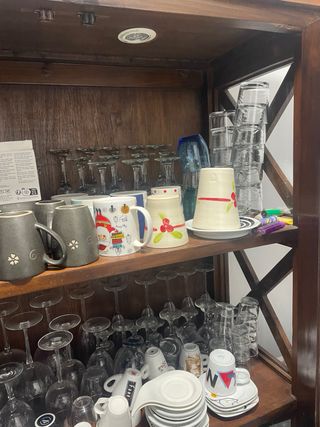 Coppia di vetrine rustiche in legno massello