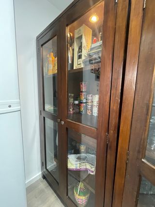 Coppia di vetrine rustiche in legno massello
