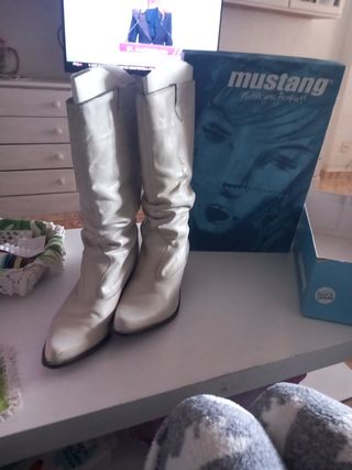 Botas Mustang Beige