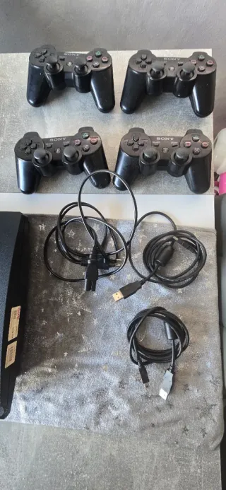 Lote PS3: Consola, 4 Mandos y Juegos