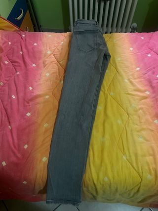 Pantaloni grigi chiari