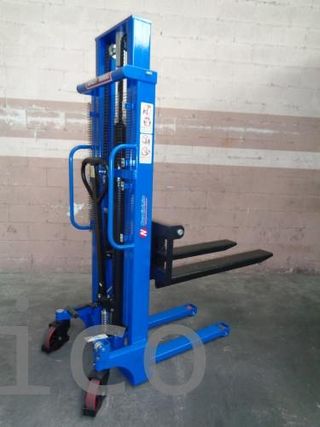 Apilador Manual 1000 Kg - 2500 mm - 16001