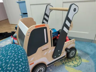 Andador camión de juguete