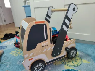 Andador camión de juguete