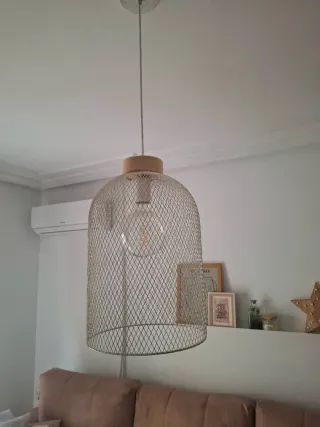 Son 2 lamparas de diferentes tamaños.Marca Sklum.