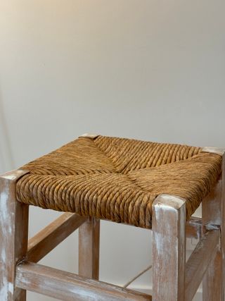 Taburete madera y fibra vegetal restaurado