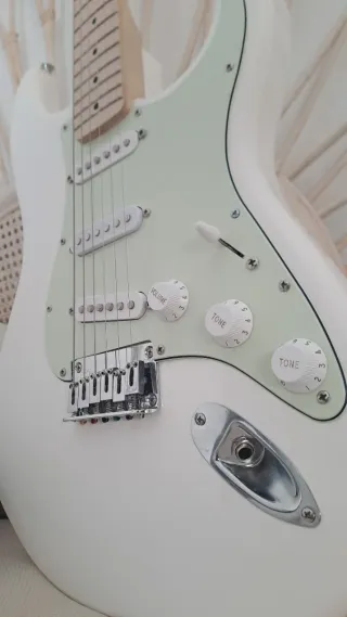 Squier Fender decal