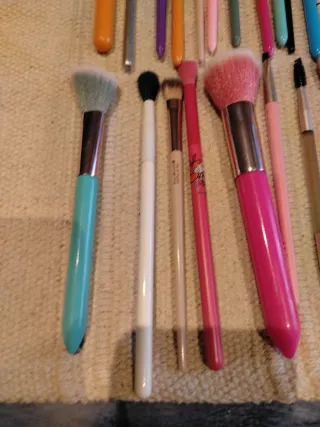 Lote 22 brochas de maquillaje multicolor