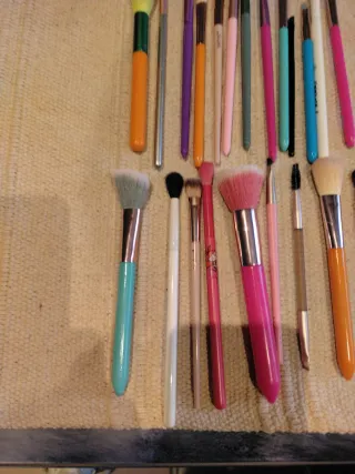 Lote 22 brochas de maquillaje multicolor