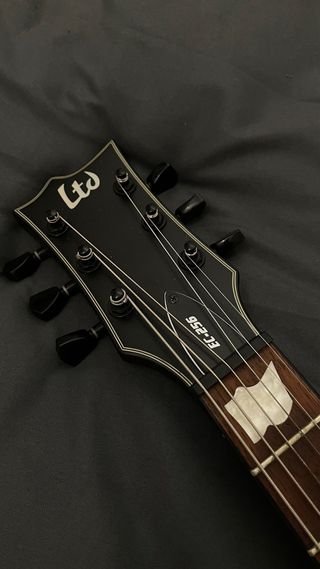 LTD EC-256 Black Satin Guitarra