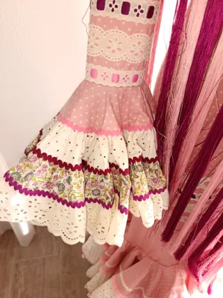 Traje de flamenca rosa con lunares