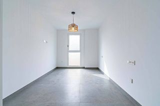 Piso en alquiler en Los Ángeles - Cruz de Caravaca en Almería