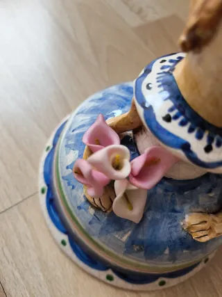 Figura cerámica mujer vestido azul