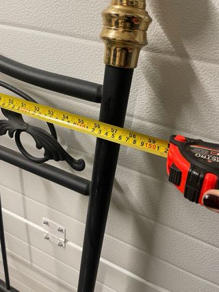 Cabecero imitación forja negro y dorado