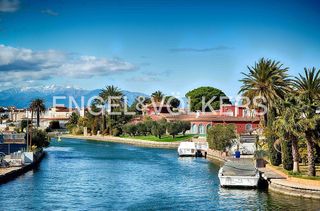 Garaje en venta en Empuriabrava en Castelló d´Empúries