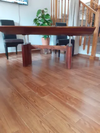 Mesa de comedor de madera
