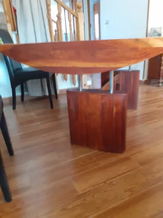 Mesa de comedor de madera